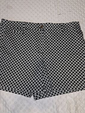 Black & White Geometric Anne Klein Women’s Dressy Shorts‎